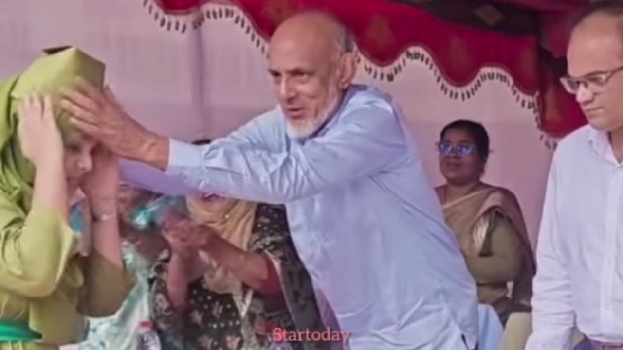 পিরোজপুরে নার্সিং শিরাবরণ শপথ অনুষ্ঠান