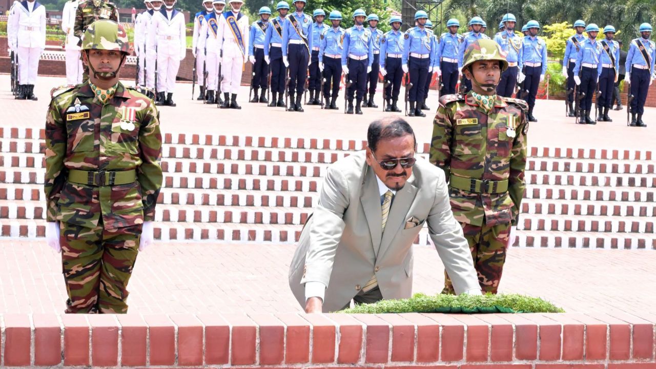 ভারপ্রাপ্ত রাষ্ট্রপতির স্মৃতিসৌধ ও জিয়ার মাজার পরিদর্শন 