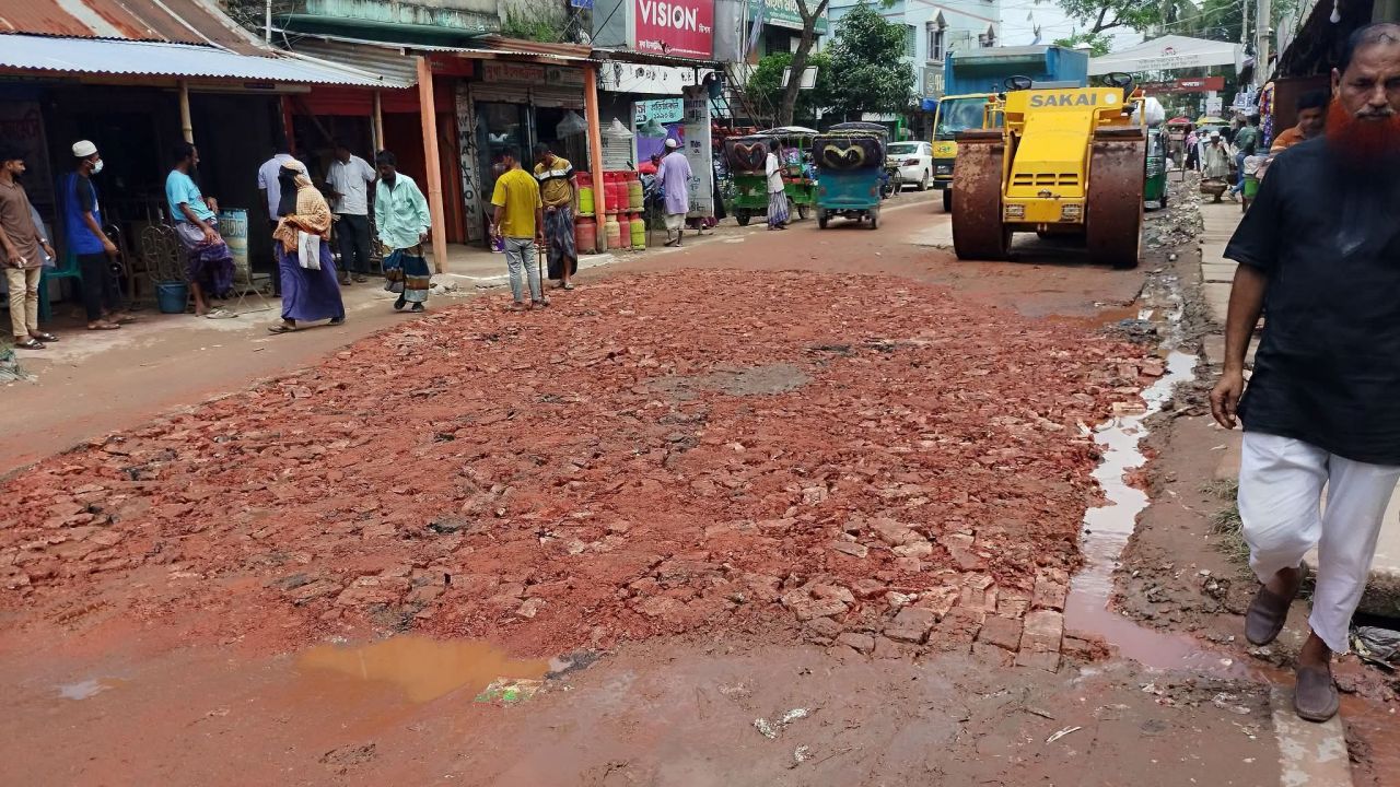 সরাইলের প্রধান সড়কে সাময়িক স্বস্তি 