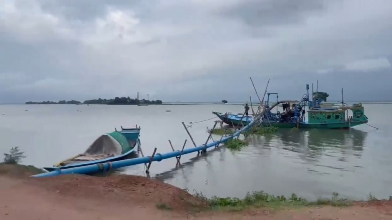 সরাইলের নোয়াগাঁওয়ে চলছে অবৈধ বালু উত্তোলন 