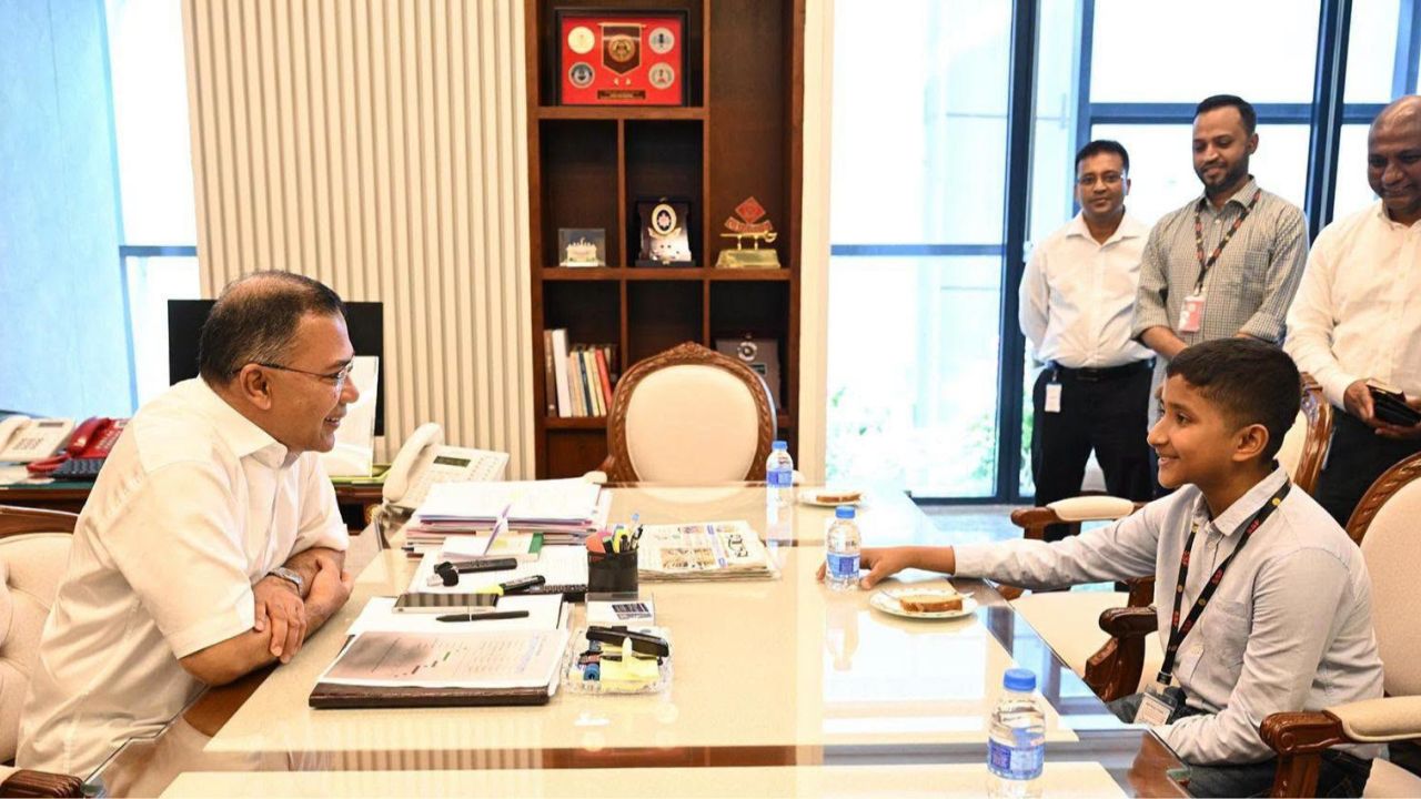  প্রধানমন্ত্রীর সাথে তাসনিয়ার ভাইয়ের সাক্ষাৎ 