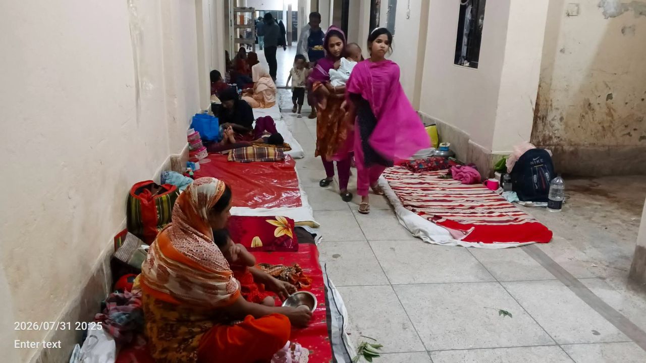সদর হাসপাতালে রোগীদের উপচে পড়া ভিড়