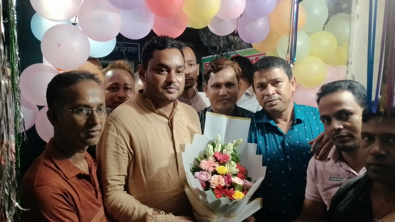 টঙ্গীতে বাস কাউন্টার উদ্বোধন করেন ৪৩ নং ওয়ার্ড কাউন্সিলর পদপ্রার্থী নাজমুল হোসেন মন্ডল 