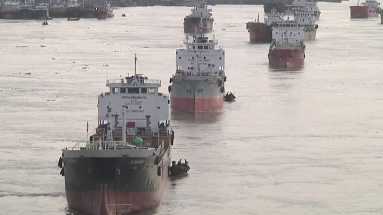 ১৮ দিনে তিন জাহাজে জলদস্যু হামলায় ১০ কোটি টাকার লুট 