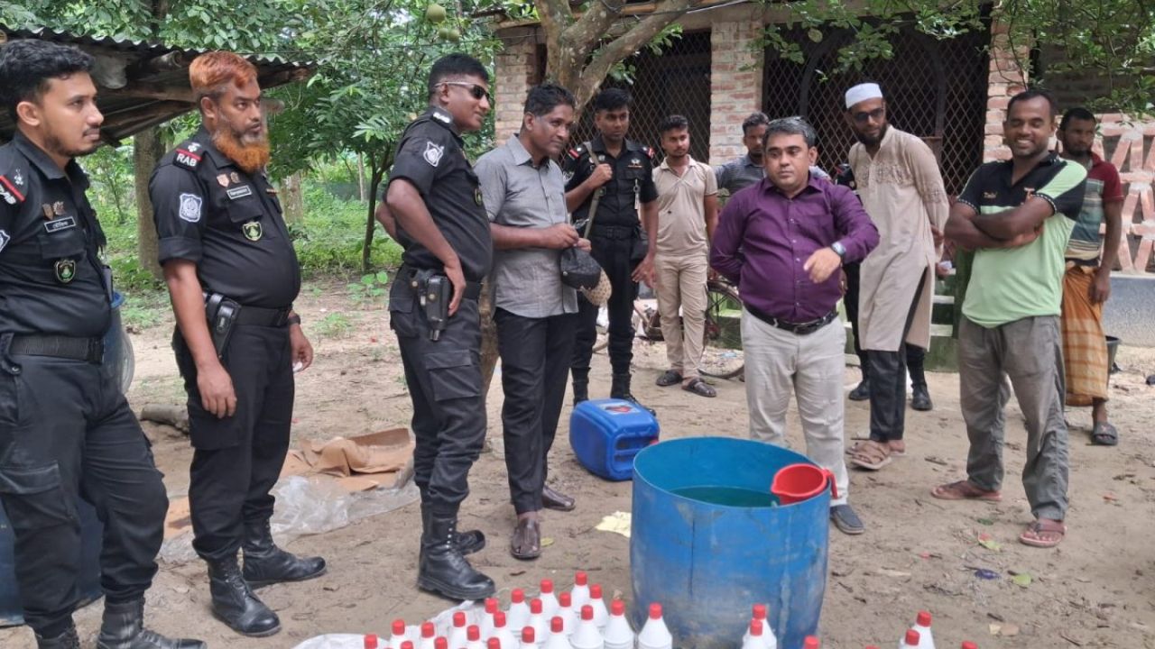 চুয়াডাঙ্গায় অনুমোদন ছাড়াই কারখানায় নকল পণ্য তৈরী 