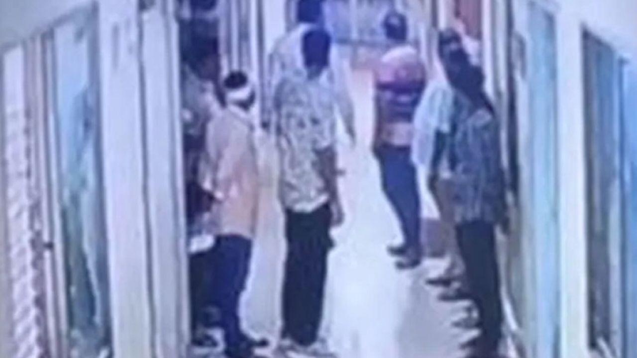 থানার ভেতরেই সিআইডি কর্মকর্তাকে থাপ্পড় 