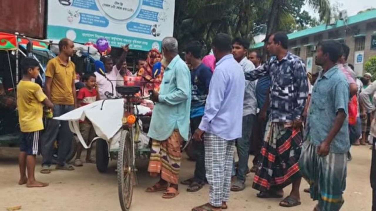 বিরামপুরে ট্রাকচাপায় নিহত ১, আহত ১ 