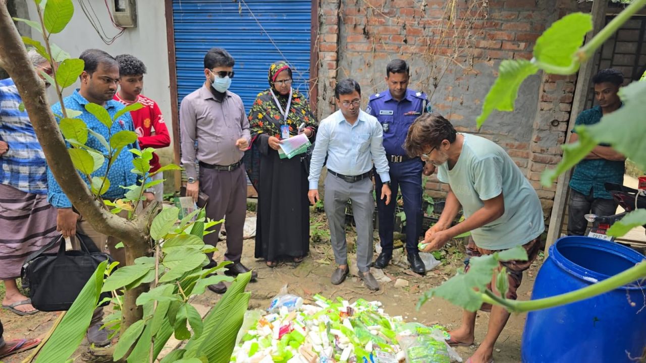 বগুড়ায় আইসক্রিম উৎপাদনে রাসায়নিক রং ও ঘনচিনি ব্যবহারের দায়ে এক লাখ টাকা জরিমানা 