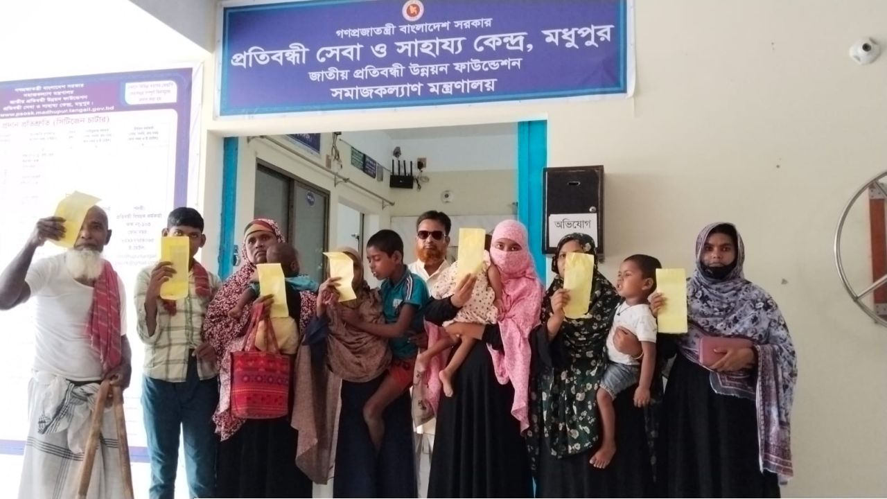 মধুপুরে অস্বচ্ছল প্রতিবন্ধীদের আর্থিক সহায়তা প্রদান 