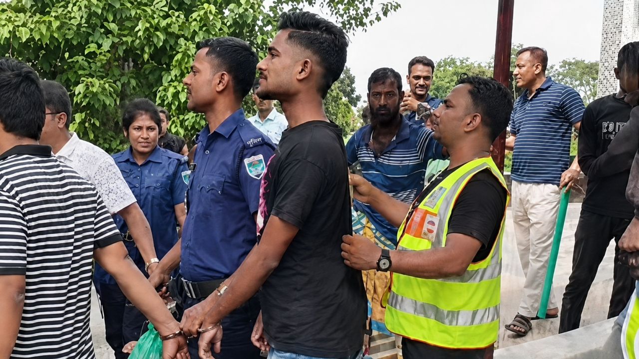 অনলাইন জুয়া নিয়ে বিরোধে এজেন্ট মাস্টারসহ চুয়াডাঙ্গায় গ্রেপ্তার ৯ 