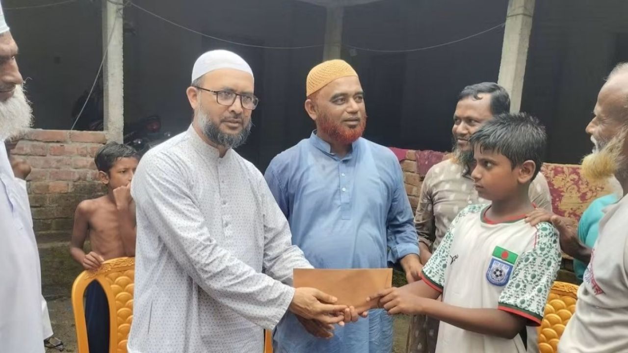 অগ্নিকাণ্ডে ক্ষতিগ্রস্ত পরিবারের পাশে পঞ্চগড় জেলা জামায়াত
