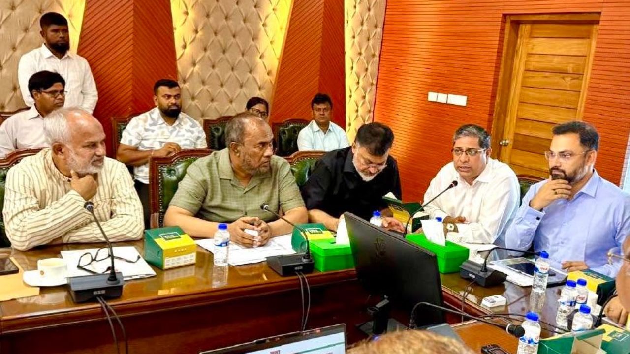 সিসিক-এর খেলার মাঠ উন্নয়নে সচিবালয়ে সভা 