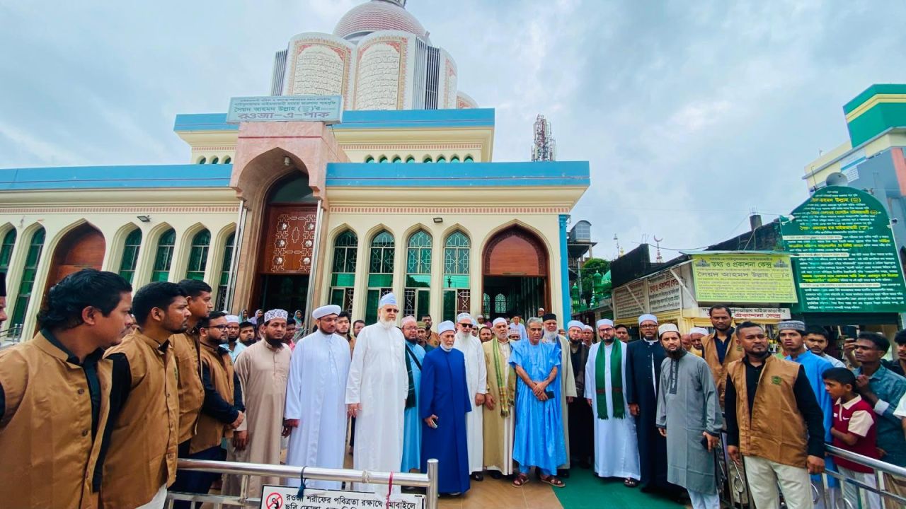 সৌদি আরব, তুরস্ক, মিশরসহ ১২ দেশের ওলামা-মাশায়েখের মাইজভাণ্ডার শরীফ জিয়ারত 