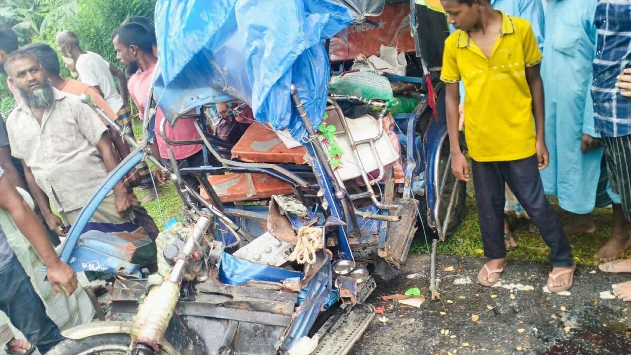 সড়ক দুর্ঘটনায় ঠাকুরগাঁওয়ের ভূল্লীতে নারীসহ নিহত ২ আহত ৪ 