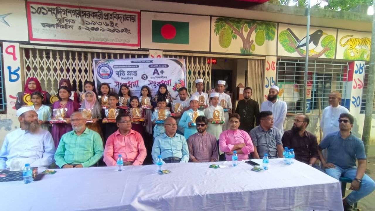 দিগনগরে কৃতি শিক্ষার্থীদের সংবর্ধনা দিল ‘আলোর পথের দিগনগর ইউনিয়ন সংগঠন’
