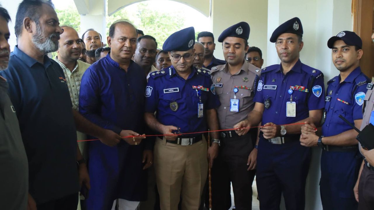 বেগমগঞ্জের বাংলাবাজারে অস্থায়ী পুলিশ ক্যাম্প উদ্বোধন