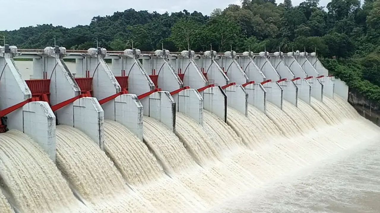 বন্যা নিয়ন্ত্রণে কাপ্তাই হ্রদের ১৬ জলকপাট খুলছে রাতে 