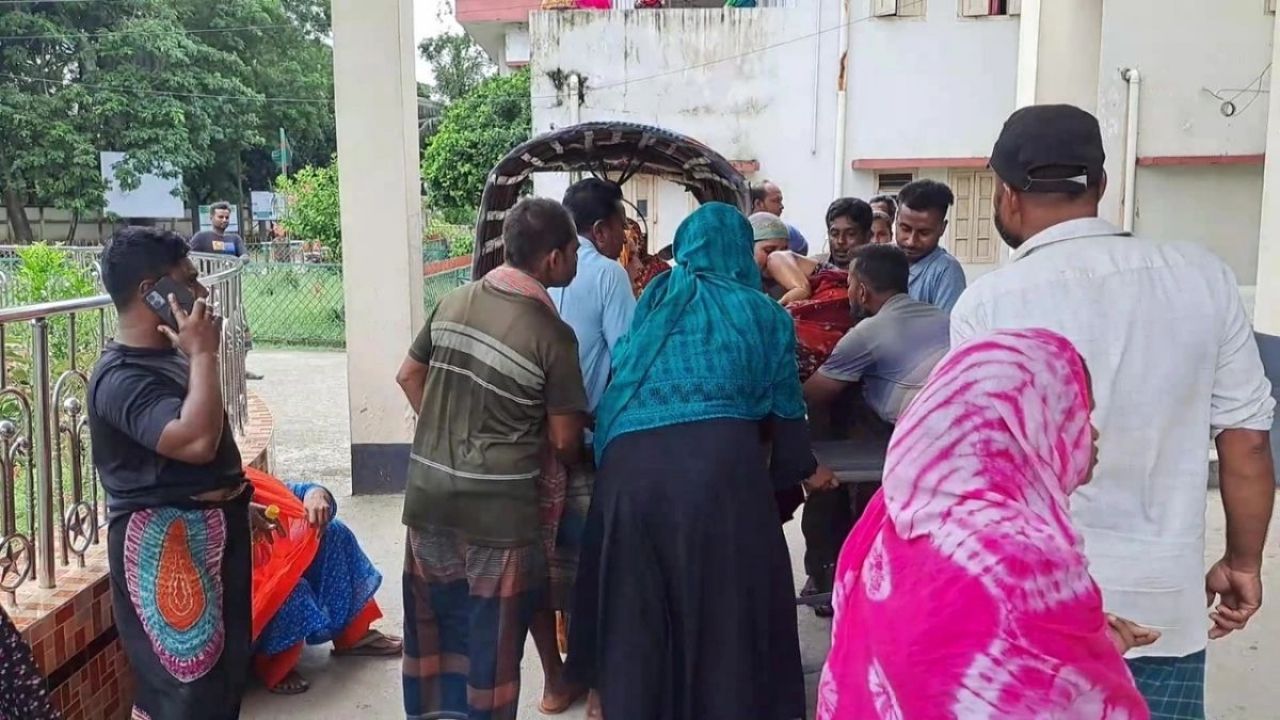বিদ্যুৎস্পৃষ্টে চুয়াডাঙ্গায় স্বামী স্ত্রীসহ ৪ জনের মৃত্যু 