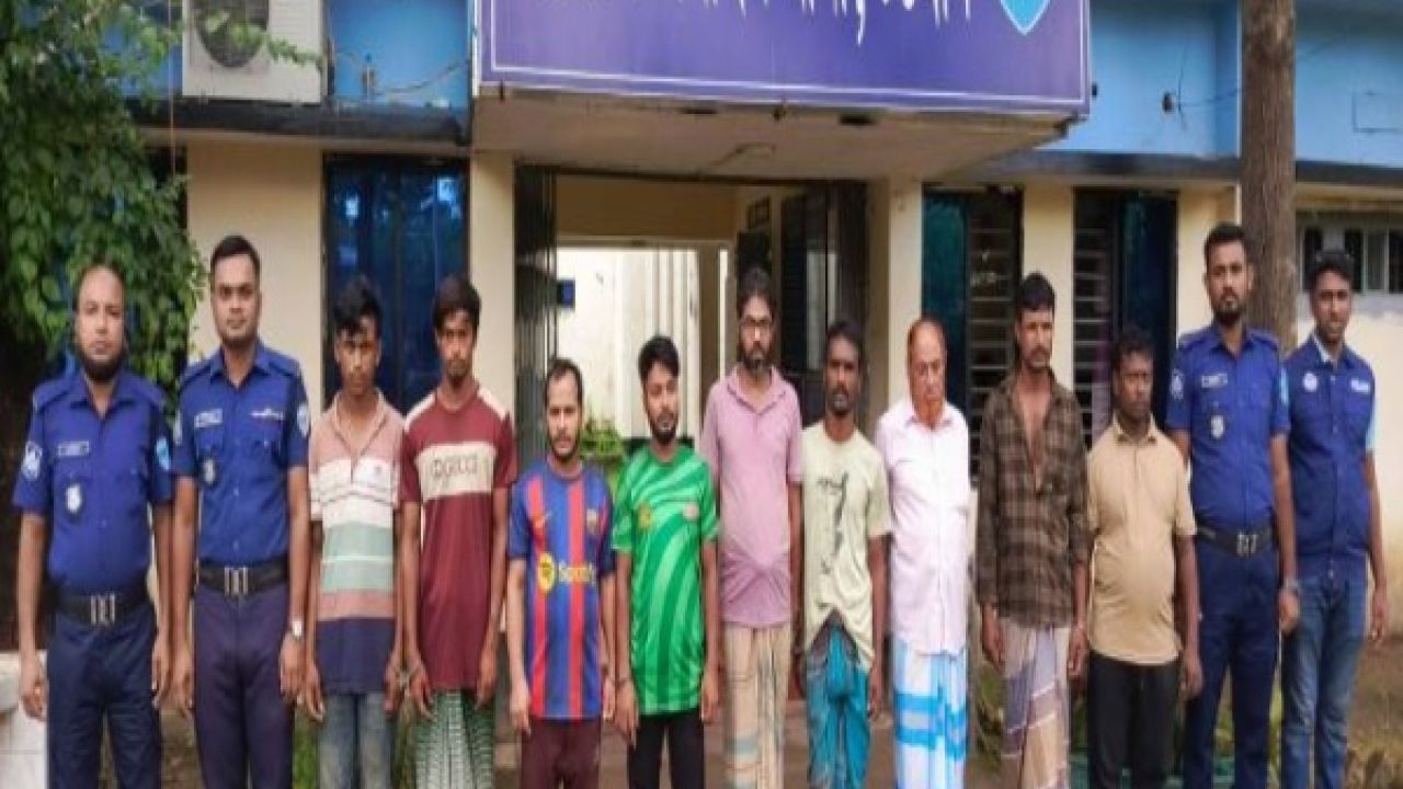 ৪০ পিস ইয়াবাসহ চন্দনাইশে ১১ জন গ্রেপ্তার 