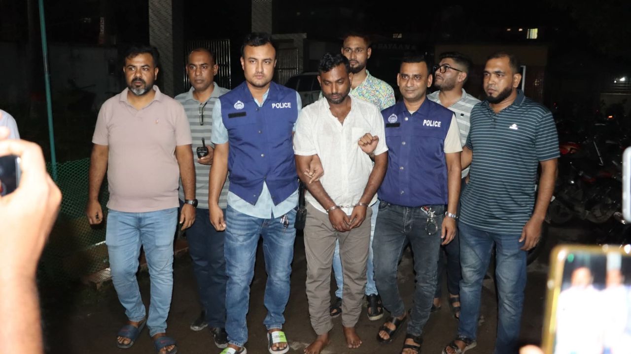 অস্ত্র মাদকসহ পিরোজপুরে যুবক গ্রেপ্তার 