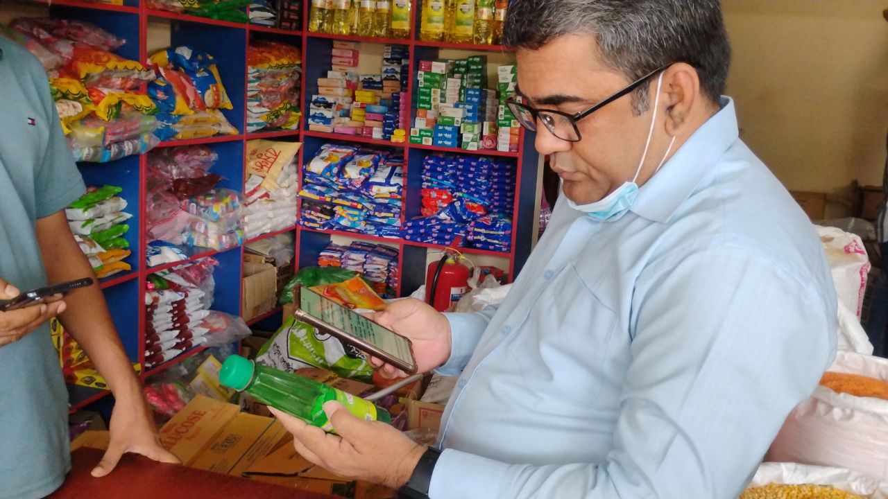 চুয়াডাঙ্গায় নিষিদ্ধ কেওড়া জল ব্যবহার করায় দায়ে দুই ব্যবসায়ীকে জরিমানা