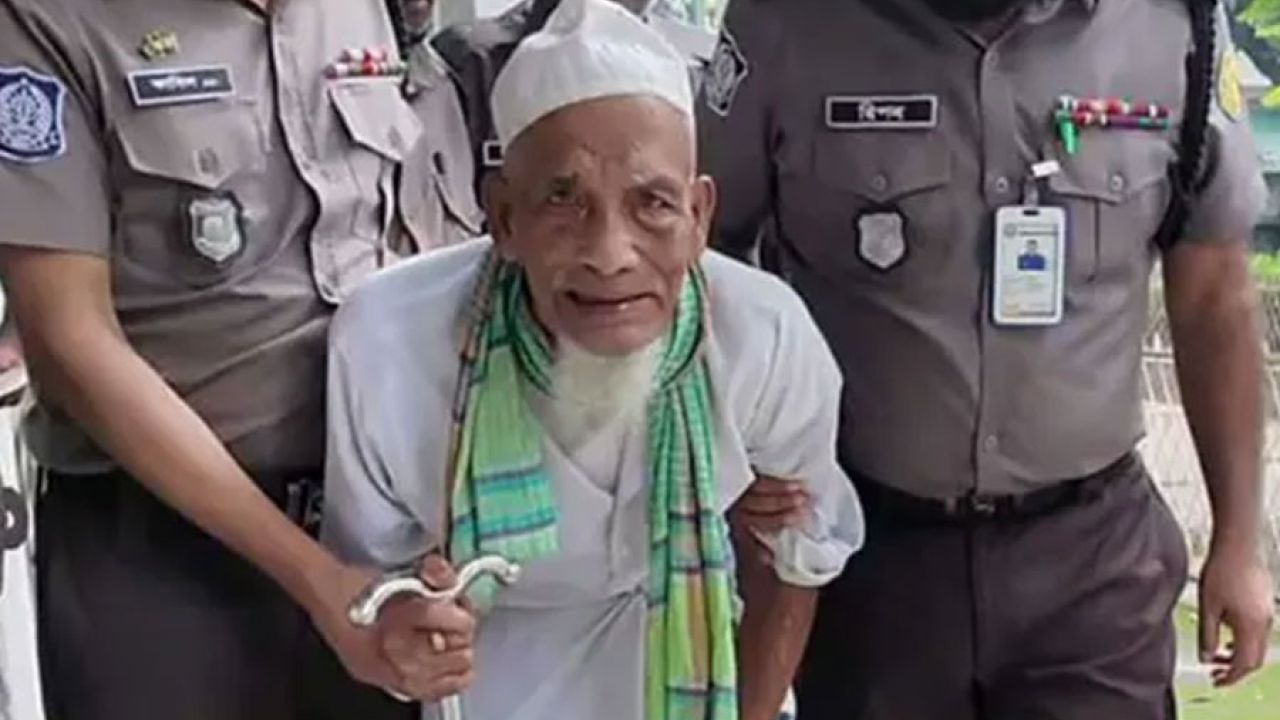১০৪ বছর বয়সে আদালতে আত্মসমর্পণ 