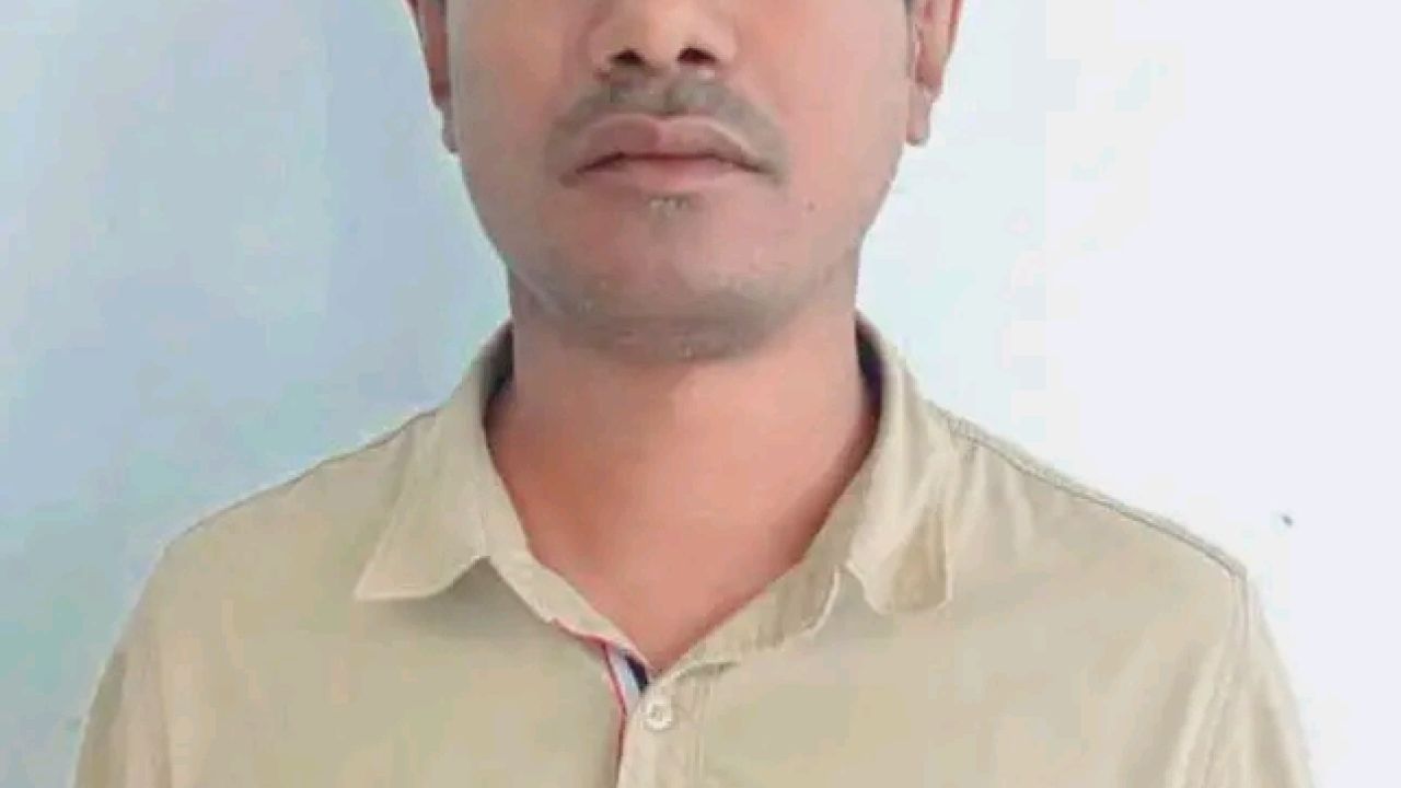ভারতে পালানোর সময় দর্শনা আন্তর্জাতিক ইমিগ্রেশন চেকপোস্ট থেকে যুবক আটক