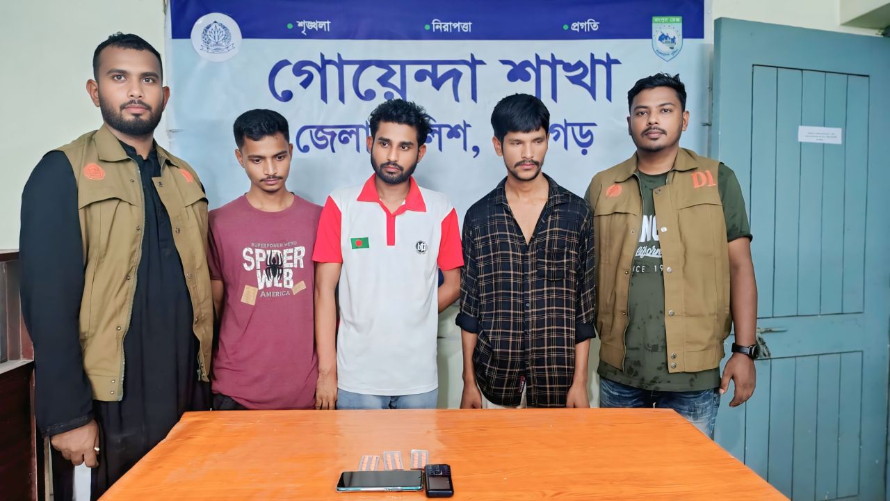   ৩০ পিস ট্যাপেন্টাডলসহ পঞ্চগড়ে ৩ জন গ্রেপ্তার