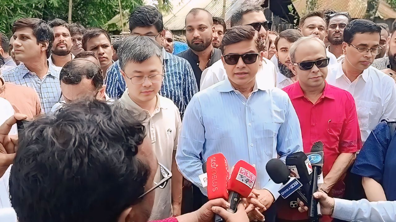 দেবীগঞ্জে সোলার প্রকল্পের সঙ্গে এগ্রোজোন ও সবুজায়নের উদ্যোগ পরিদর্শনে প্রতিমন্ত্রী ফরহাদ হোসেন আজাদ 
