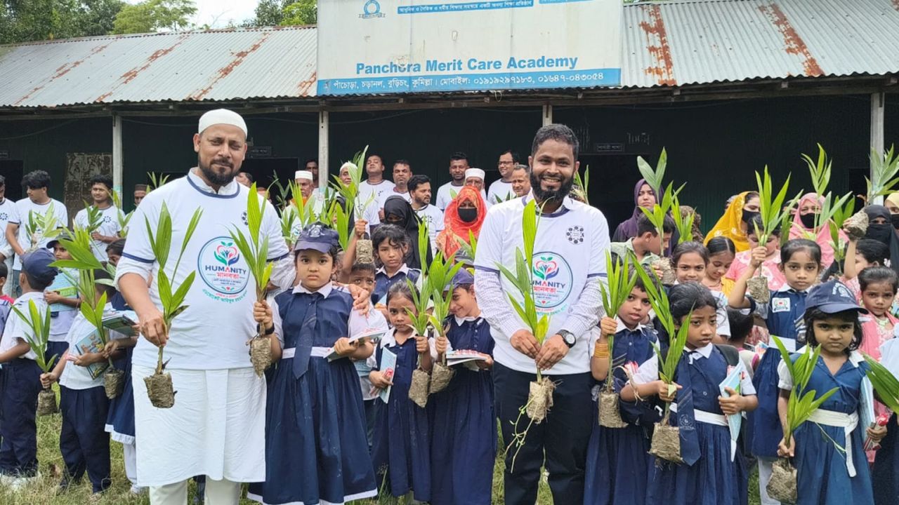 বুড়িচংয়ে মানবতার উদ্যোগে শিক্ষার্থীদের মাঝে সুপারি চারা ও শিক্ষা উপকরণ বিতরণ 