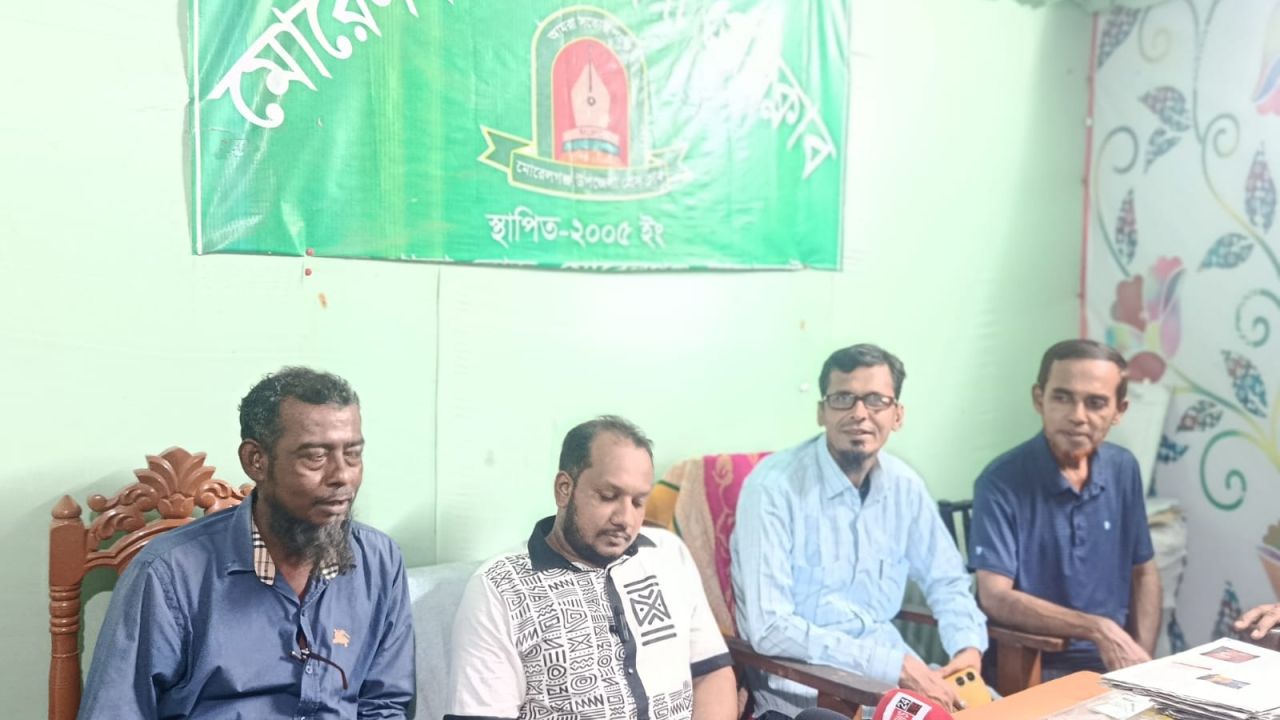 মোরেলগঞ্জে সাংবাদিকের সাথে চেয়ারম্যান প্রার্থী সাইফুল ইসলাম বনির মত বিনিময় 