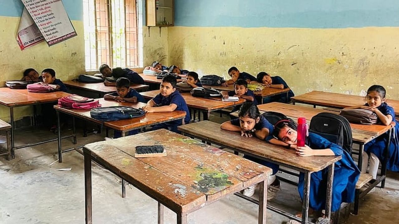 নিজ এলাকায় প্রাথমিক শিক্ষকদের দীর্ঘদিনের কর্মস্থল 