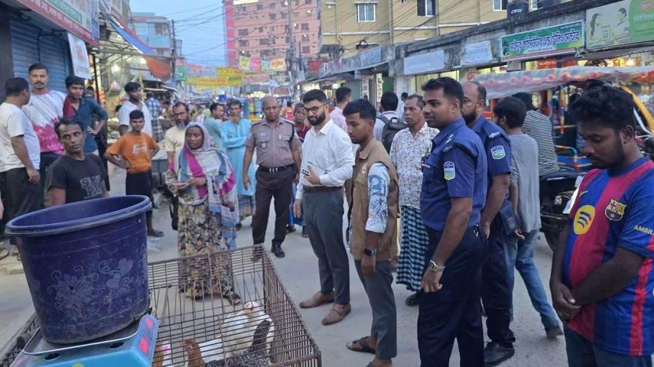 জামালপুরের পাঁচ রাস্তার মোড়ে অবৈধ দোকানপাট উচ্ছেদ 