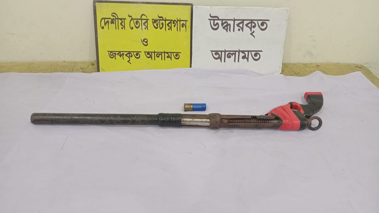 মুন্সীগঞ্জের শ্রীনগর থেকে  পরিত্যক্ত ১ রাউন্ড তাজা কার্তুজসহ ১ টি শটগান উদ্ধার 