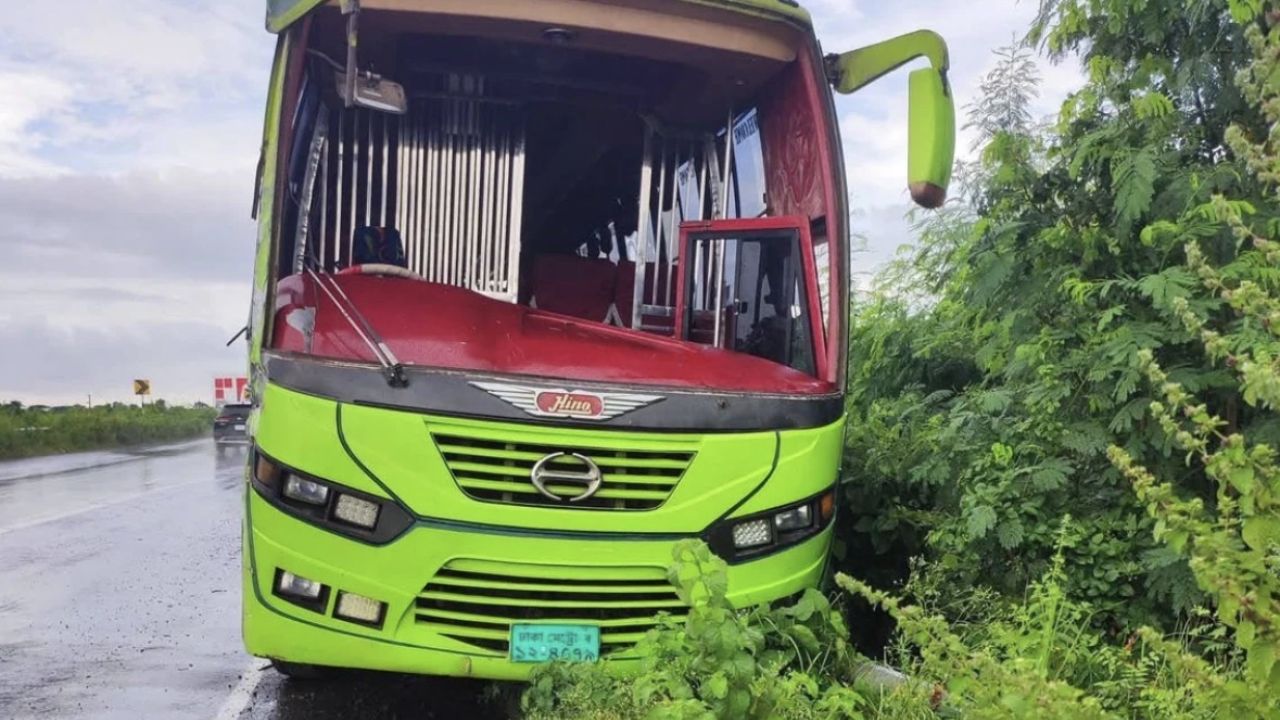 গোপালগঞ্জে বাস-কনটেইনার গাড়ি সংঘর্ষে নিহত ১ 