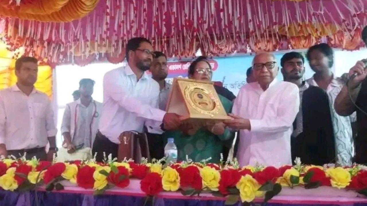 উল্লাপাড়া সরকারি আকবর আলী কলেজে নবীনবরণ অনুষ্ঠিত 