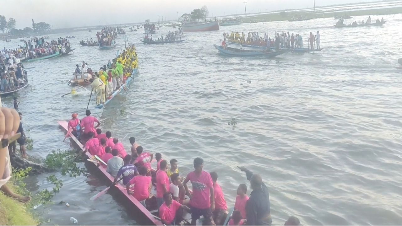 নাসির নগর হরিপুরে মানব কল্যাণ সংগঠনের উদ্যোগে নৌকা বাইচ প্রতিযোগিতা 