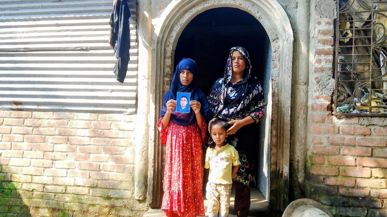 নবাবগঞ্জে রাজমিস্ত্রি হত্যাকাণ্ডের ২০ দিন পরও পরিবারে আতঙ্ক ও অনিশ্চয়তা 