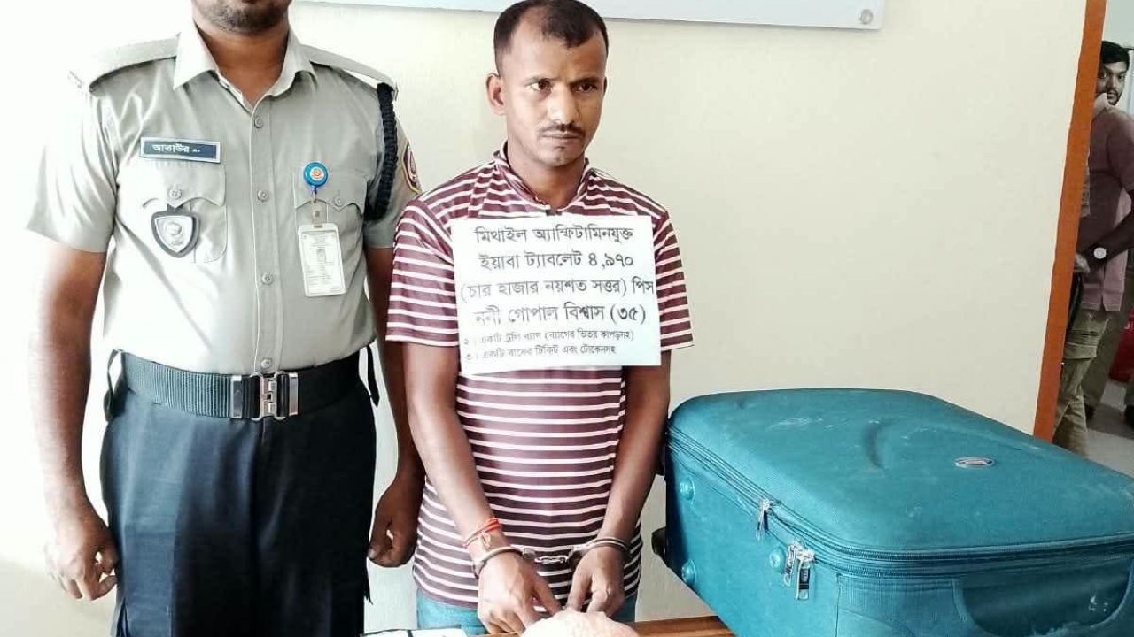 ৪৯৭ গ্রাম ইয়াবাসহ ঠাকুরগাঁওয়ে যাত্রী গ্রেপ্তার 