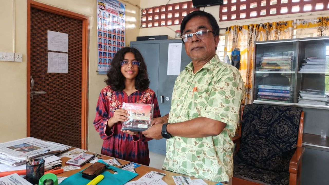 ম্যাথ অলিম্পিয়াডে দেশ সেরা ২০ জনের তালিকায় উল্লাপাড়ার আনজুম আফরিন