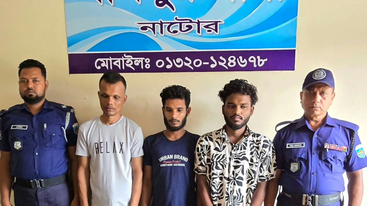 অনলাইন জুয়া খেলায় লালপুরে ৩ জুয়াড়ি গ্রেফতার 