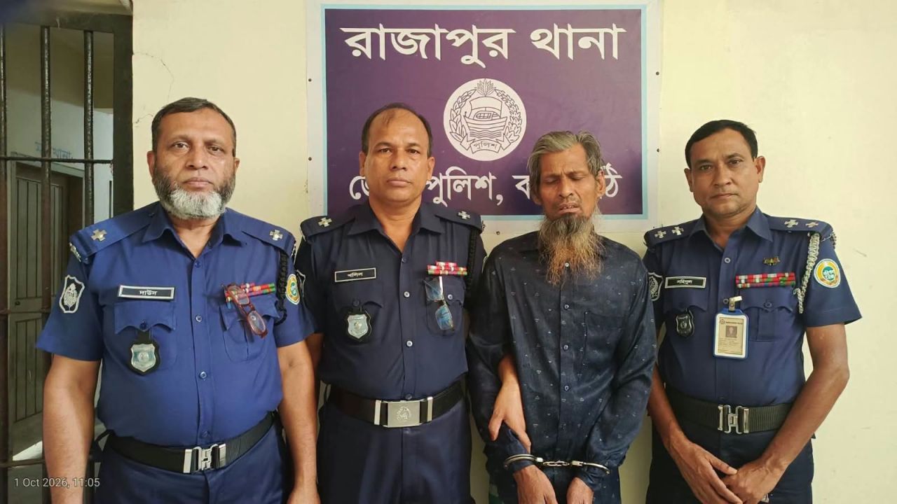 একাধিক মামলার ওয়ারেন্টভুক্ত দুর্ধর্ষ ডাকাত রাজাপুরে গ্রেফতার 