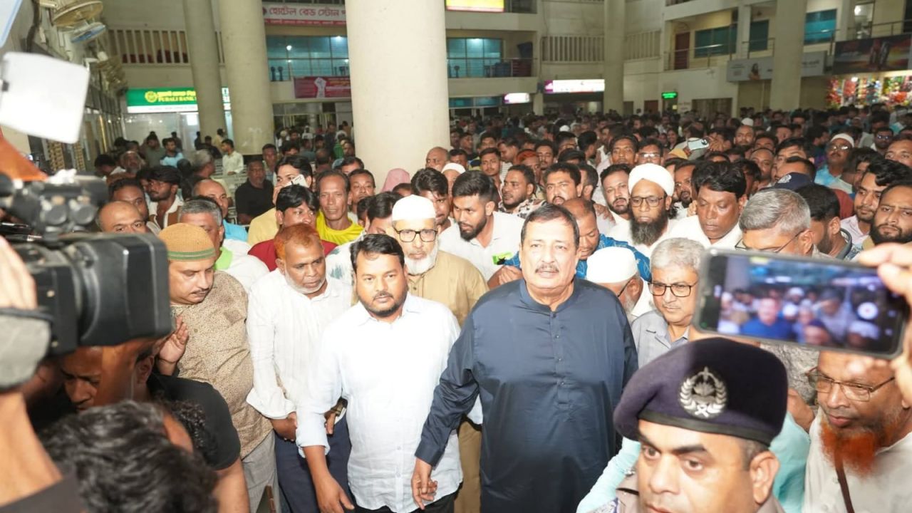 ভূমিমন্ত্রী মো. মিজানুর রহমান মিনুর রাজশাহী রেলওয়ে স্টেশন পরিদর্শন 