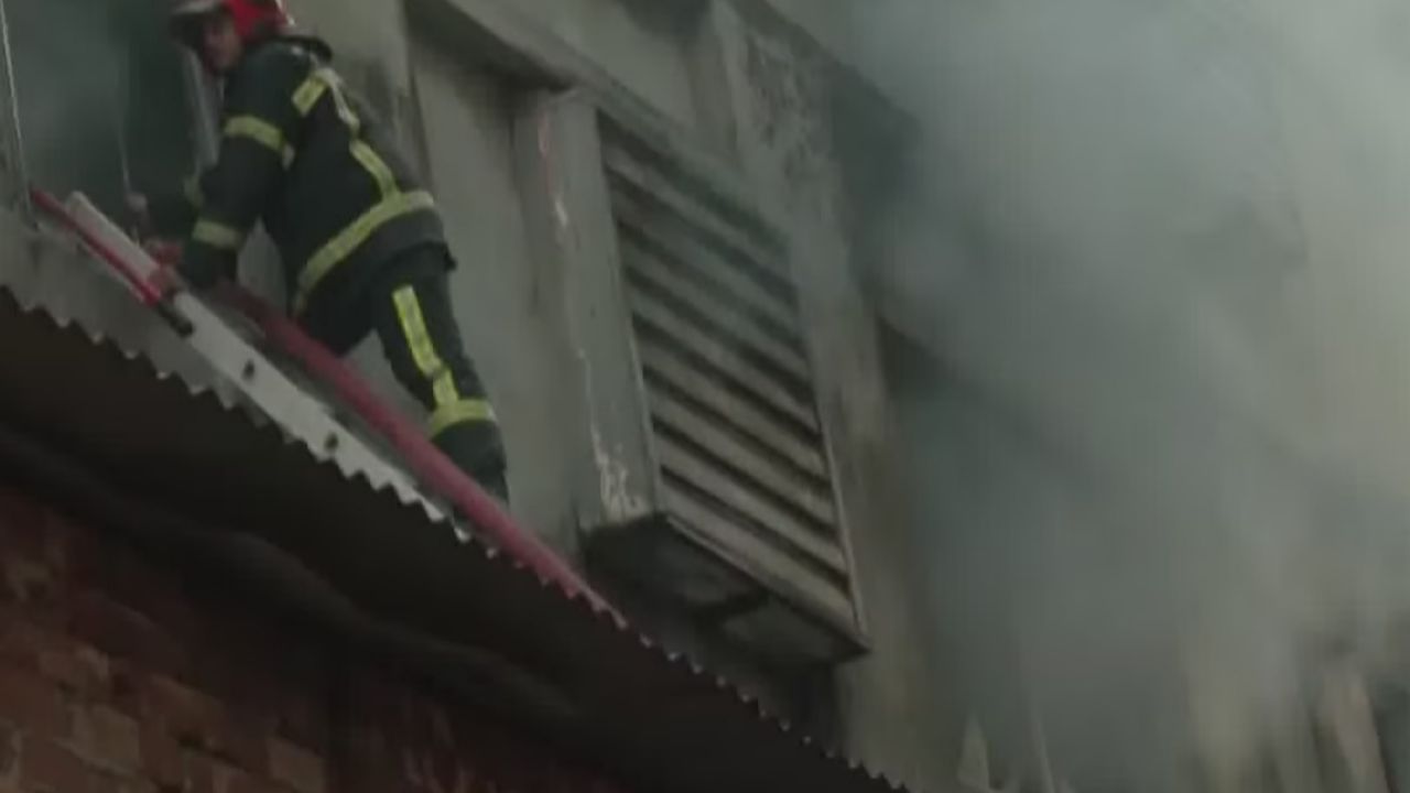 গাজীপুরে পোশাক কারখানায় আগুন 