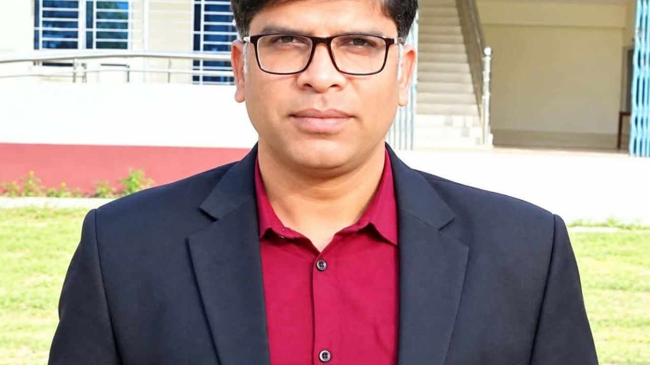 দুই মোটরসাইকেলের মুখোমুখি সংঘর্ষে দেবীগঞ্জে স্কুলশিক্ষক নিহত 