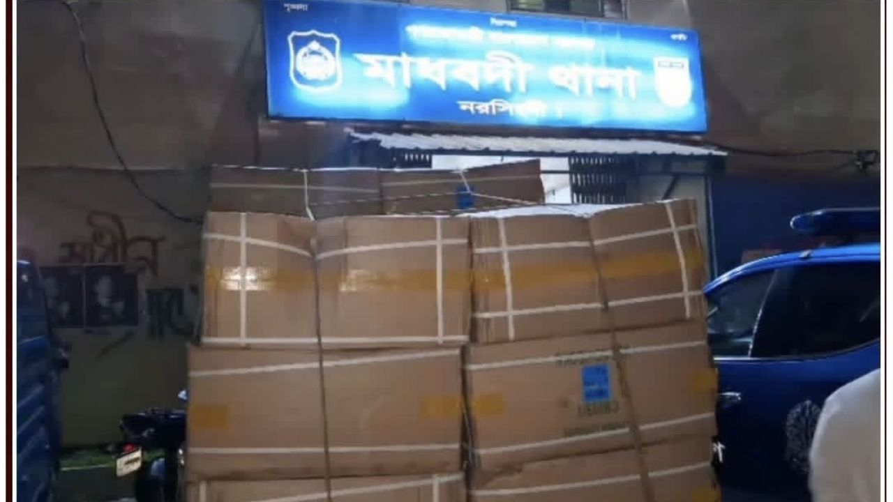 নরসিংদীর মাধবদীতে শুল্ক-কর ফাঁকি দিয়ে চীন থেকে আমদানি করা ২০ কার্টন সুতা জ'ব্দ 