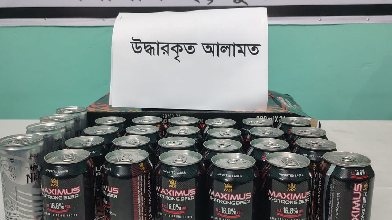 বিয়ার-ভোডকাসহ শ্রীনগরে মাদক ব্যবসায়ী গ্রেফতার 