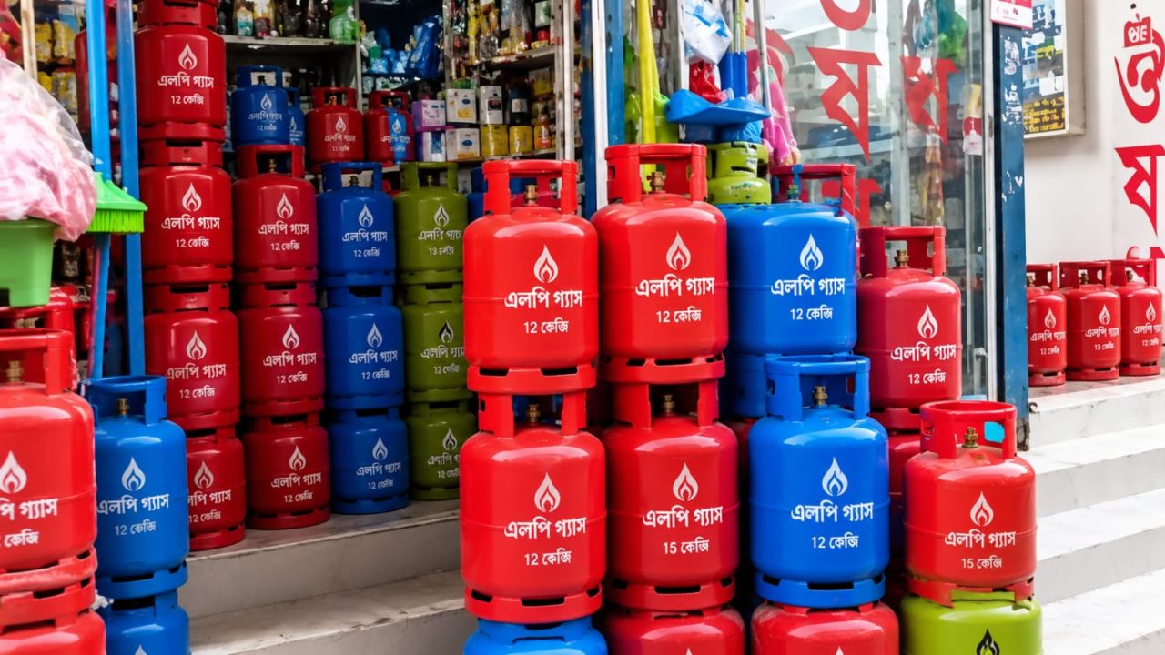 গ্যাস সংকটের সুযোগে সিলিন্ডার বাণিজ্য 