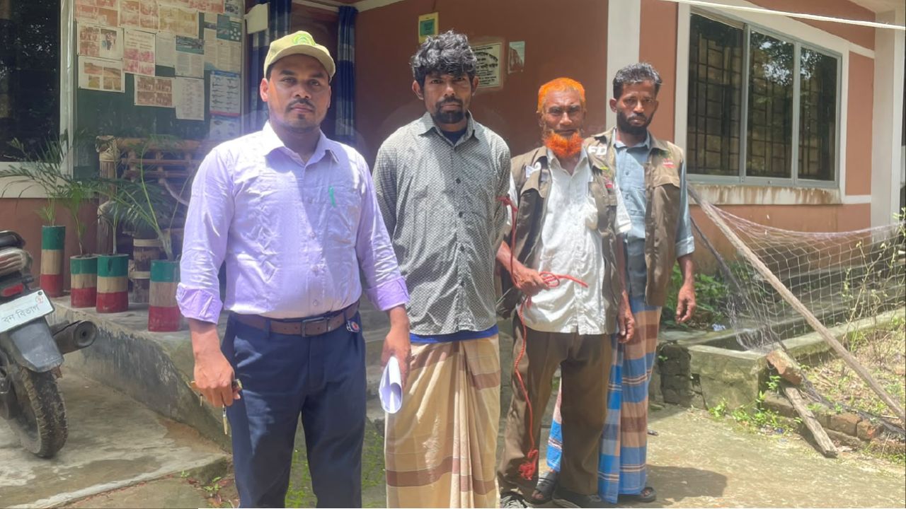 বন অপরাধীদের বিরুদ্ধে কঠোর ধলিরছড়া বিট কর্মকর্তা আব্দুস সামাদ 