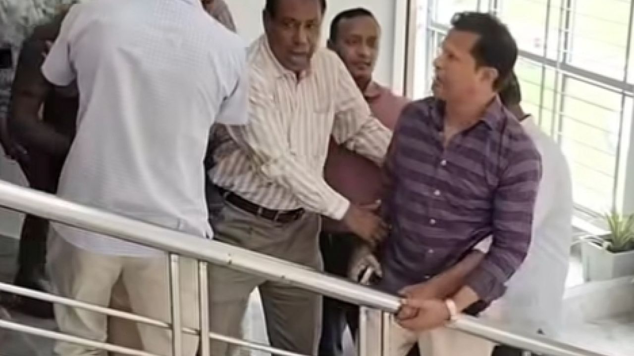বক্তব্যের সুযোগ না পাওয়ায় বগুড়ায় পূজা উদযাপন কমিটির প্রস্তুতিসভায় হট্টগোল 
